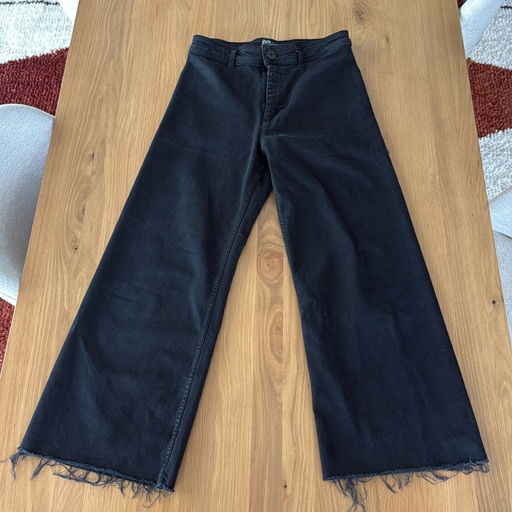 Zara ZW THE MARINE STRAIGHT JEANS
Black 0/8246/270/800/42, size 10, worn